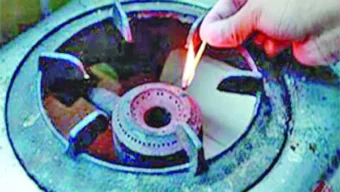 বাড়ি-কারখানায় গ্যাসের হাহাকার