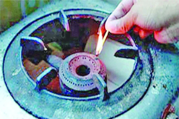বাড়ি-কারখানায় গ্যাসের হাহাকার
