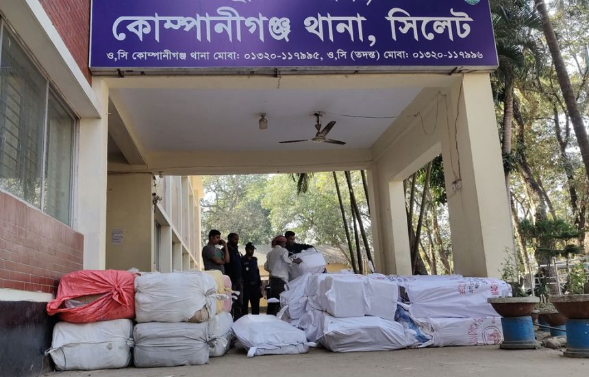 সিলেটে ভারতীয় পণ্যসহ ট্রাক আটক