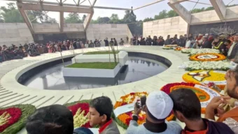 খালেদা জিয়ার কবর জিয়ারতে সর্বস্তরের মানুষ