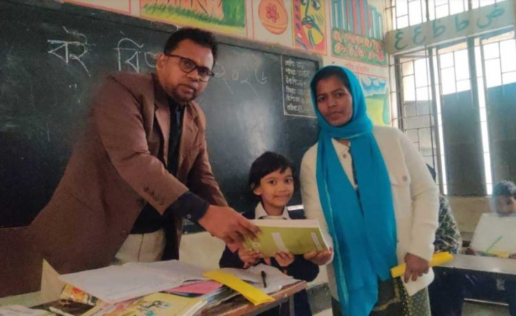 নতুন বই পেয়ে উচ্ছ্বসিত বিয়ানীবাজারের শিক্ষার্থীরা!