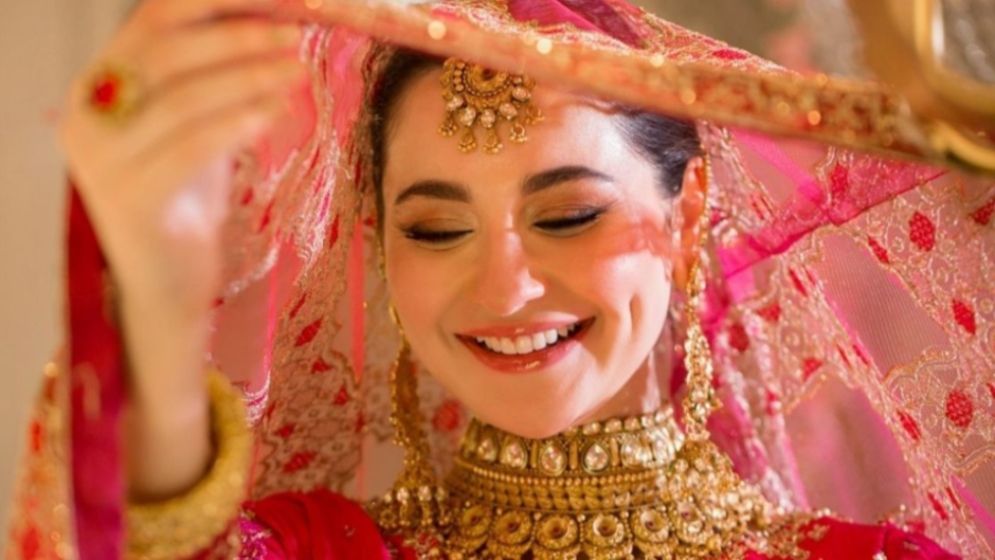 রহস্যময় ইঙ্গিত দিলেন হানিয়া আমির
