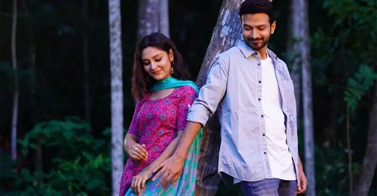 রাজনৈতিক বিরোধে ইয়াশ-নীহা!
