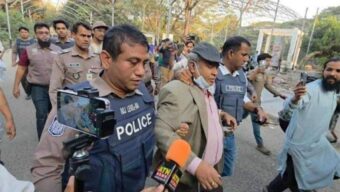 ধানমণ্ডি ৩২ থেকে ঢাবি শিক্ষকসহ আটক ২