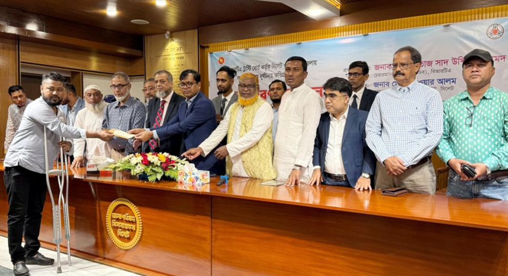 সিলেটে ৯৪ পরিবারকে ৩ কোটি টাকা দিল সরকার