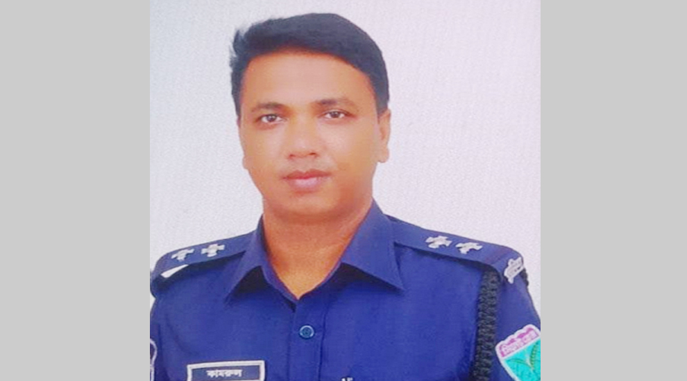 অপরাধীর কাছে পুলিশের ওয়াকিটকি, বেঁচে গেলেন কামরুল