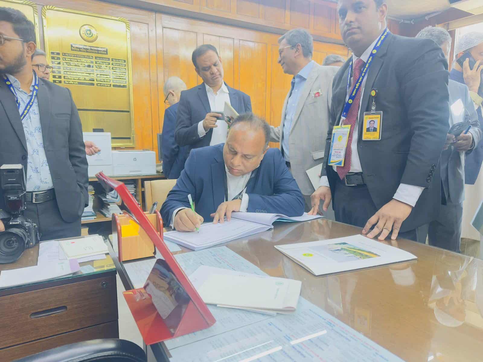 মহান সংসদের শপথ গোলাপগঞ্জ-বিয়ানীবাজারবাসীকে উৎসর্গ করলেন এমরান চৌধুরী