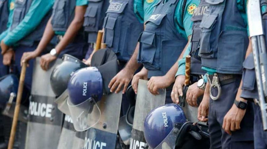 পুলিশের মনোবল ও মানুষের আস্থা ফেরাতে কী করবে সরকার