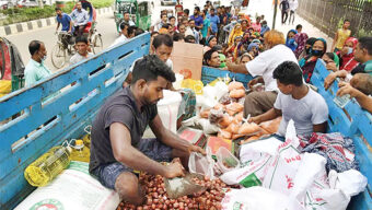 টিসিবির ট্রাক ঘিরে যুদ্ধক্ষেত্র