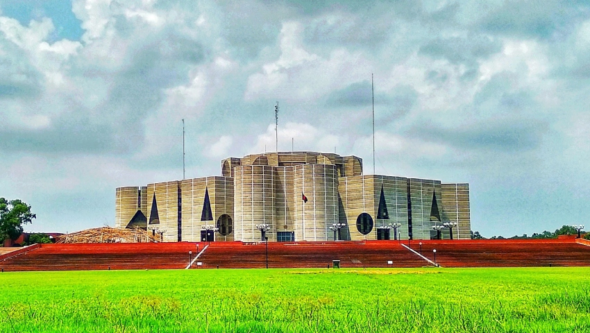 নবনির্বাচিত সদস্যদের স্বাগত জানাতে সাজছে সংসদ ভবন