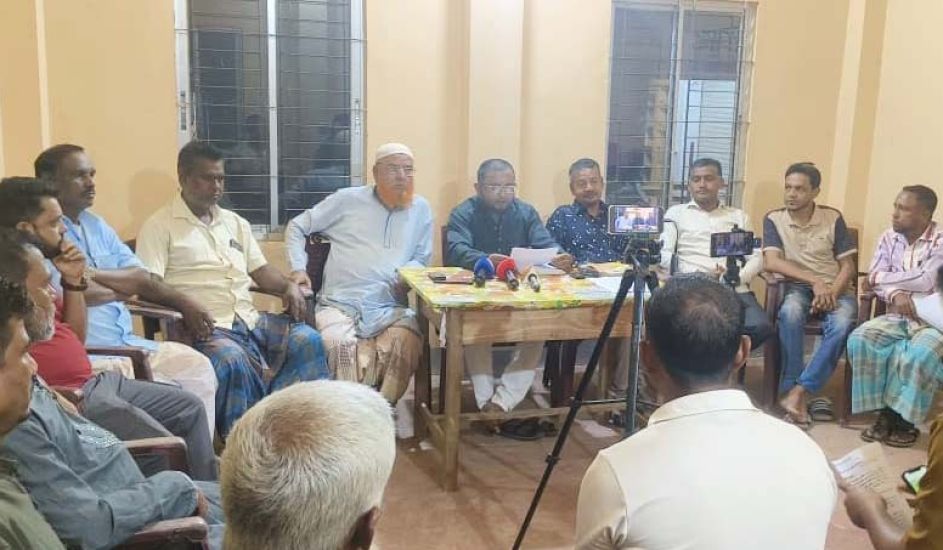 বড়লেখায় ডাব চুরির বিচার নিয়ে অপপ্রচারের প্রতিবাদে বণিক সমিতির সংবাদ সম্মেলন