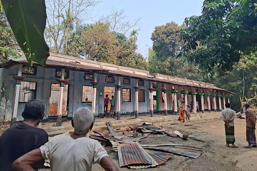 কানাইঘাটে আগুনে পুড়ল আওয়ামী লীগ নেতার বাড়ি, নেপথ্যে দ্বন্ধ