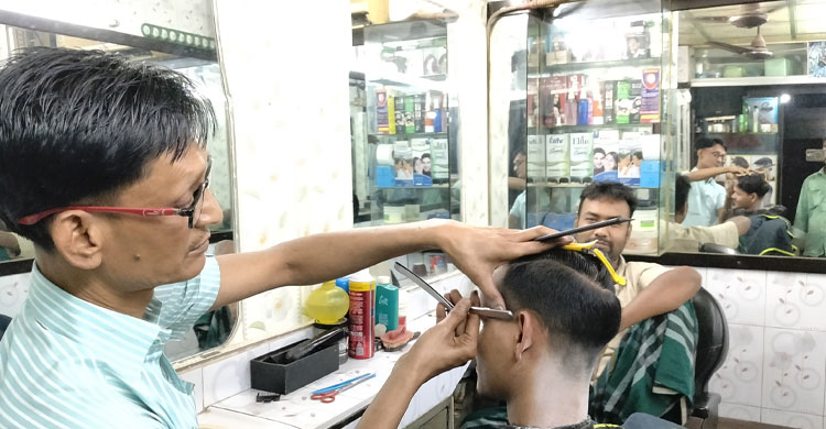 ঈদ ঘিরে ব্যস্ত বিয়ানীবাজারের পার্লার-সেলুন, বাড়ছে রূপচর্চার ভিড়