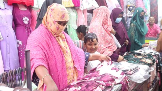 বিয়ানীবাজারে জমে উঠছে ঈদের কেনাকাটা