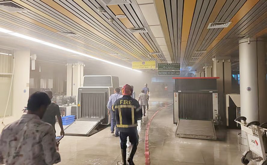 ওসমানী বিমানবন্দরে ইমিগ্রেশন চলছে ম্যানুয়ালি