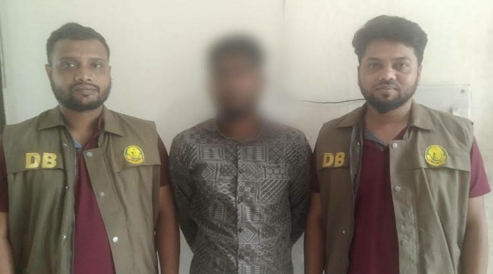 সিলেটের হনুফা ভিলার সামনা থেকে আটক রনি