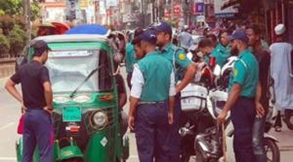 সিলেটে ১২০ যানবাহনের বিরুদ্ধে পুলিশের ব্যবস্থা