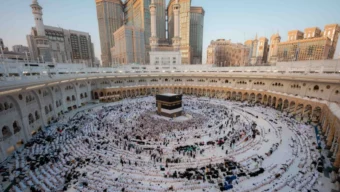 হজ পালনে কর্মীদের বেতনসহ ১৫ দিনের ছুটি দেবে সৌদি