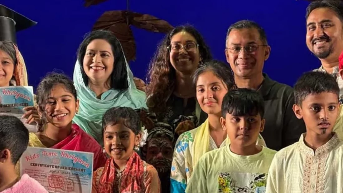 সপরিবার মঞ্চনাটক দেখলেন প্রধানমন্ত্রী