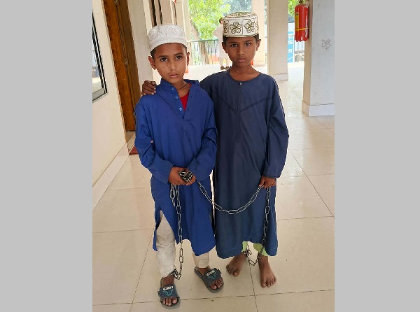মাদ্রাসায় শেকলে বাঁধা ছিলো দুই শিশু, পালিয়ে চলে আসে শহরে