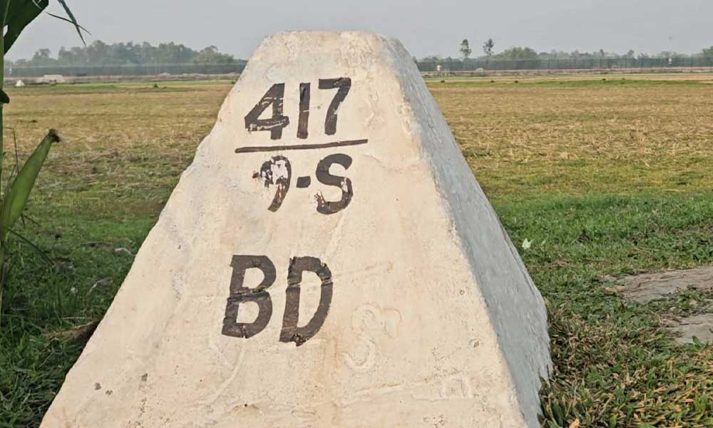 সীমান্তে ধরে নিয়ে যাওয়া ছাত্রদের ৮ ঘণ্টা পর ফেরত দিল বিএসএফ