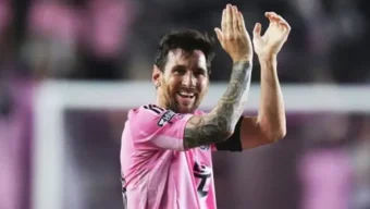 নতুন মাইলফলকের সামনে দাঁড়িয়ে মেসি