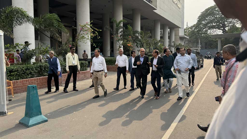 সাংবাদিকদের কাউকে ‘হোস্টাইল’ করতে চাই না, নোয়াব নেতাদের বললেন প্রধানমন্ত্রী