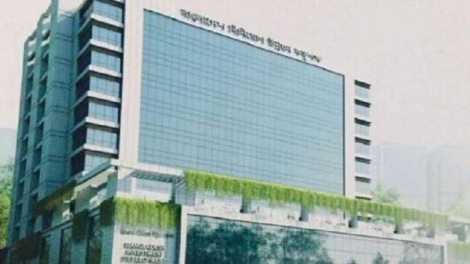 বিদেশি বিনিয়োগ আকর্ষণে অনেকটাই পিছিয়ে বাংলাদেশ