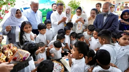 ‘আঙ্কেল খুব ভালো, খুব সুইট’— প্রধানমন্ত্রীকে ঘিরে শিশুদের উচ্ছ্বাস