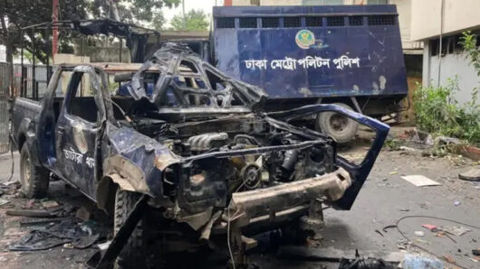 রাস্তা থেকে থানা সবখানেই পুলিশের ওপর আক্রমণ