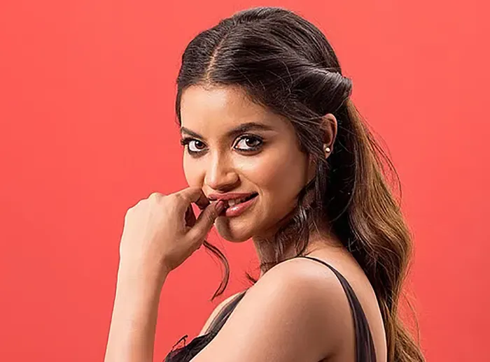 আলোচনায় নাজিফা তুষি
