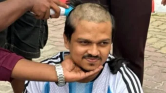 এবার ব্রাজিল সমর্থকদের চাপে মাথা ন্যাড়া করলেন আর্জেন্টিনার ভক্ত