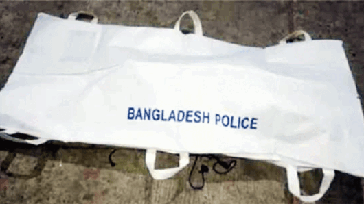 কুরিয়ার ভ্যানের চাপায় প্রাণ গেল রিকের