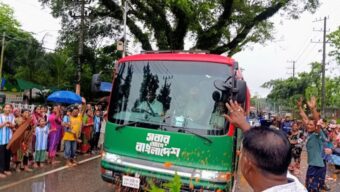 সড়কে জনতা, মৌলভীবাজারের পথে প্রধানমন্ত্রী