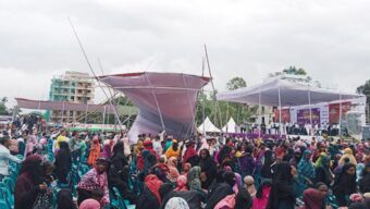 প্রধানমন্ত্রী পৌঁছানোর আগেই বাতাসে ভেঙে পড়লো প্যান্ডেল