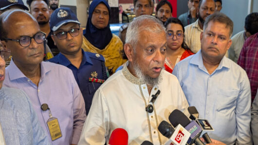 পাথর কোয়ারি ‘খোলা’র ঘোষণা দিলেন মন্ত্রী আরিফ