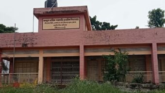 বিয়ানীবাজারে এক শিক্ষকের প্রাইমারি স্কুল যেমন চলছে