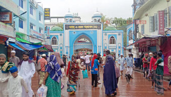 শাহজালাল-শাহপরাণ মাজারে দানের কোটি কোটি টাকা যায় কোথায়, হিসাব চায় প্রশাসন