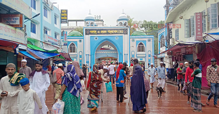 শাহজালাল-শাহপরাণ মাজারে দানের কোটি কোটি টাকা যায় কোথায়, হিসাব চায় প্রশাসন