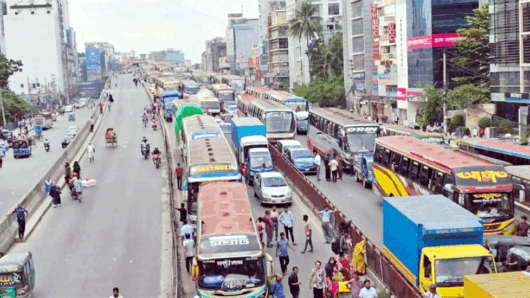 শিক্ষামন্ত্রীর পদত্যাগের দাবিতে মহাসড়ক অবরোধ