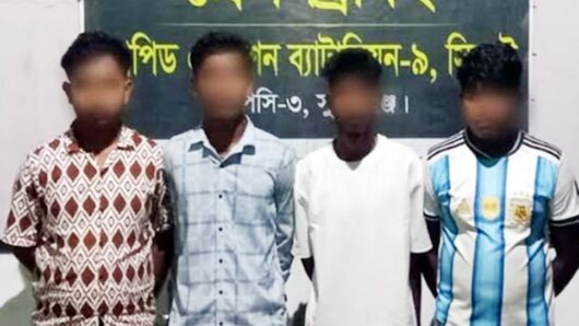 খাদ্য গুদামের পাশ থেকে ৪ জনকে ধরল র‌্যাব