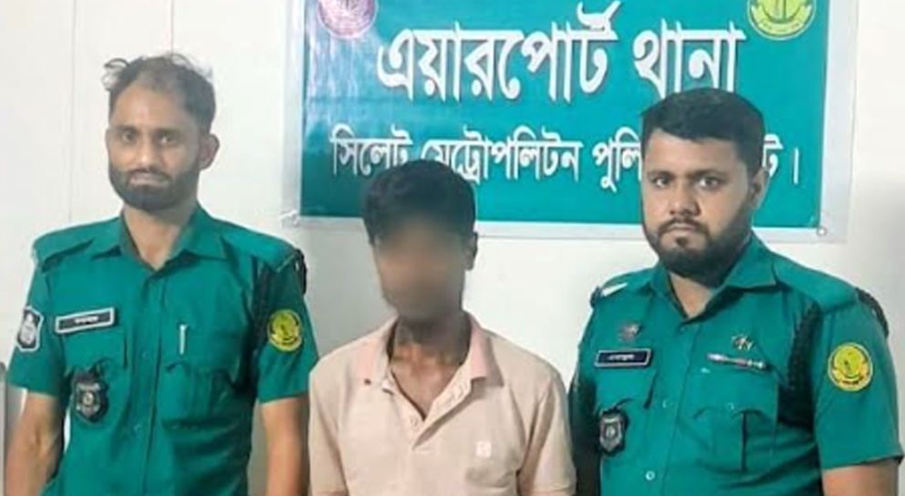 সিলেটে পুলিশের ধাওয়ায় বিদ্যুতের খুঁটিতে পিকআপের ধাক্কা, অতঃপর..