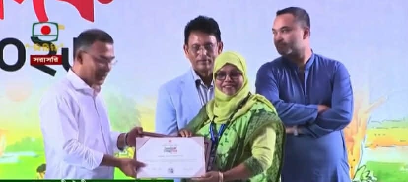 দেশ সেরা পুরষ্কার গ্রহণ করল বিয়ানীবাজারের খাসা সরকারি প্রাথমিক বিদ্যালয়