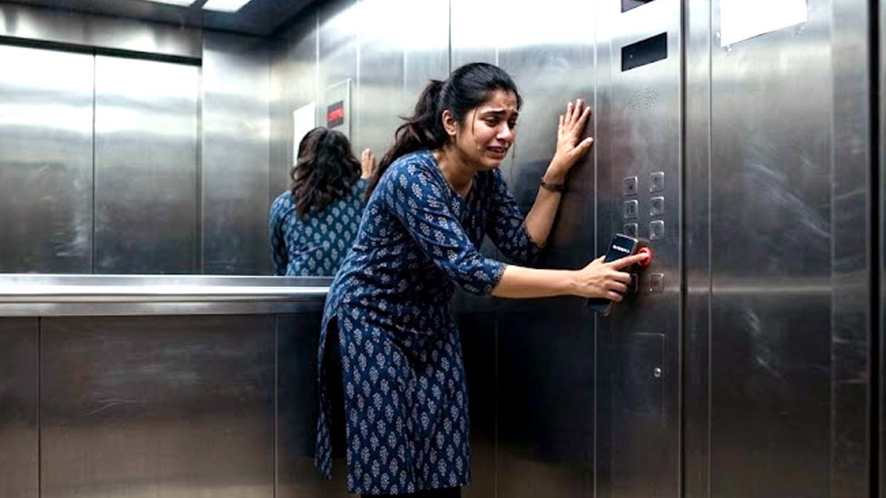 লিফট যেন ‘চলন্ত বিপদ’