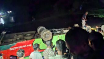 সুনামগঞ্জে বাস খাদে পড়ে প্রাণ গেল নারীর, আ*হ*ত ২০