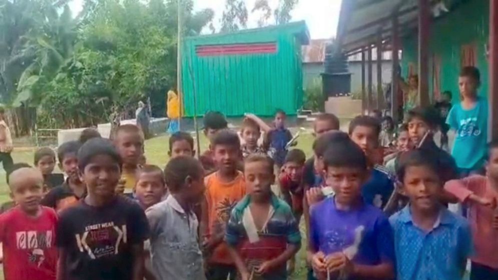 স্কুলে আসেন না শিক্ষকরা, আন্দোলনে প্রাথমিকের শিশু শিক্ষার্থীরা