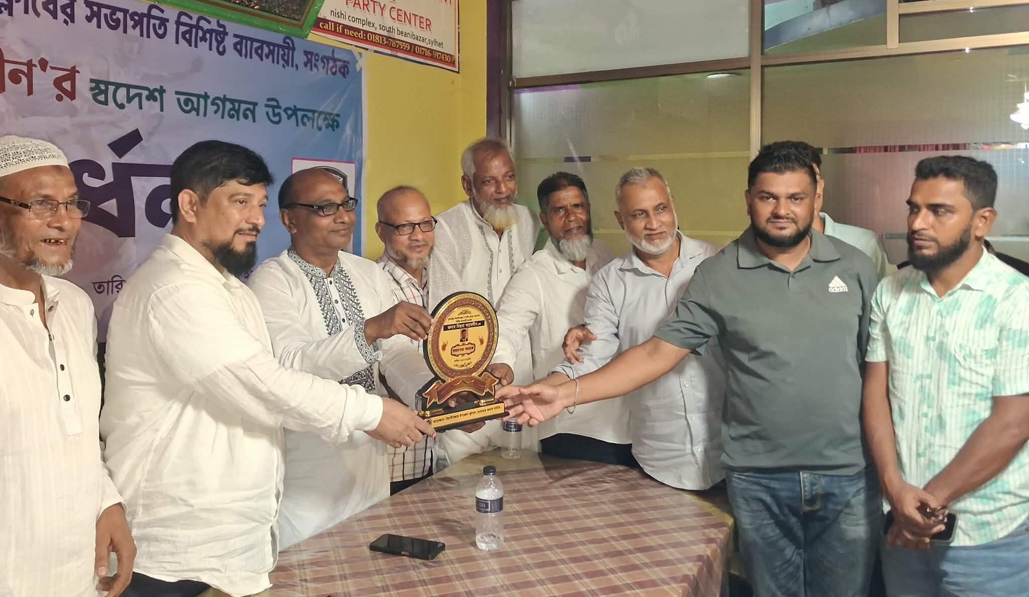বিয়ানীবাজারে ক্রীড়া সংগঠক মিছবাহ ও ক্ষুদে ফুটবলার আদিয়ানকে সংর্বধনা