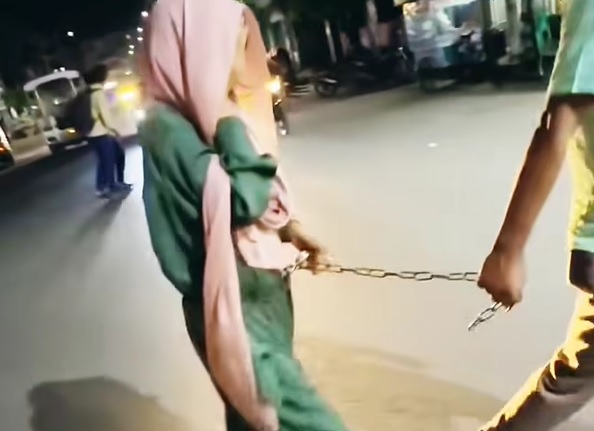 সিলেটে কিশোরীকে আটকে শিকল বেঁধে সড়কে ঘোরাল কারা?