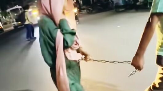 চুরির অভিযোগ, তাই বলে কি তাকে শিকল বেঁধে টেনে-হিঁচড়ে নেওয়ার অধিকার আছে?