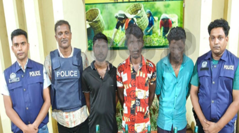 যে কারণে পুলিশের খাঁচায় ৩ যুবক